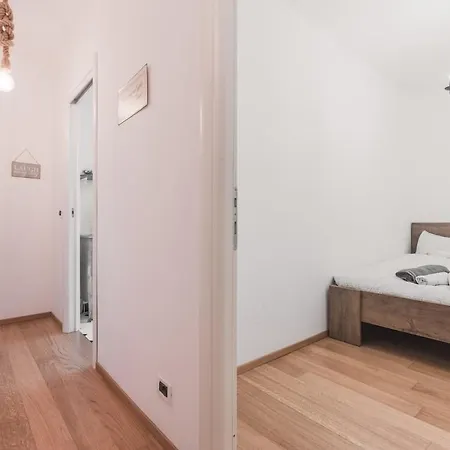 Piazza Oberdan-carducci Elegant Appartement *